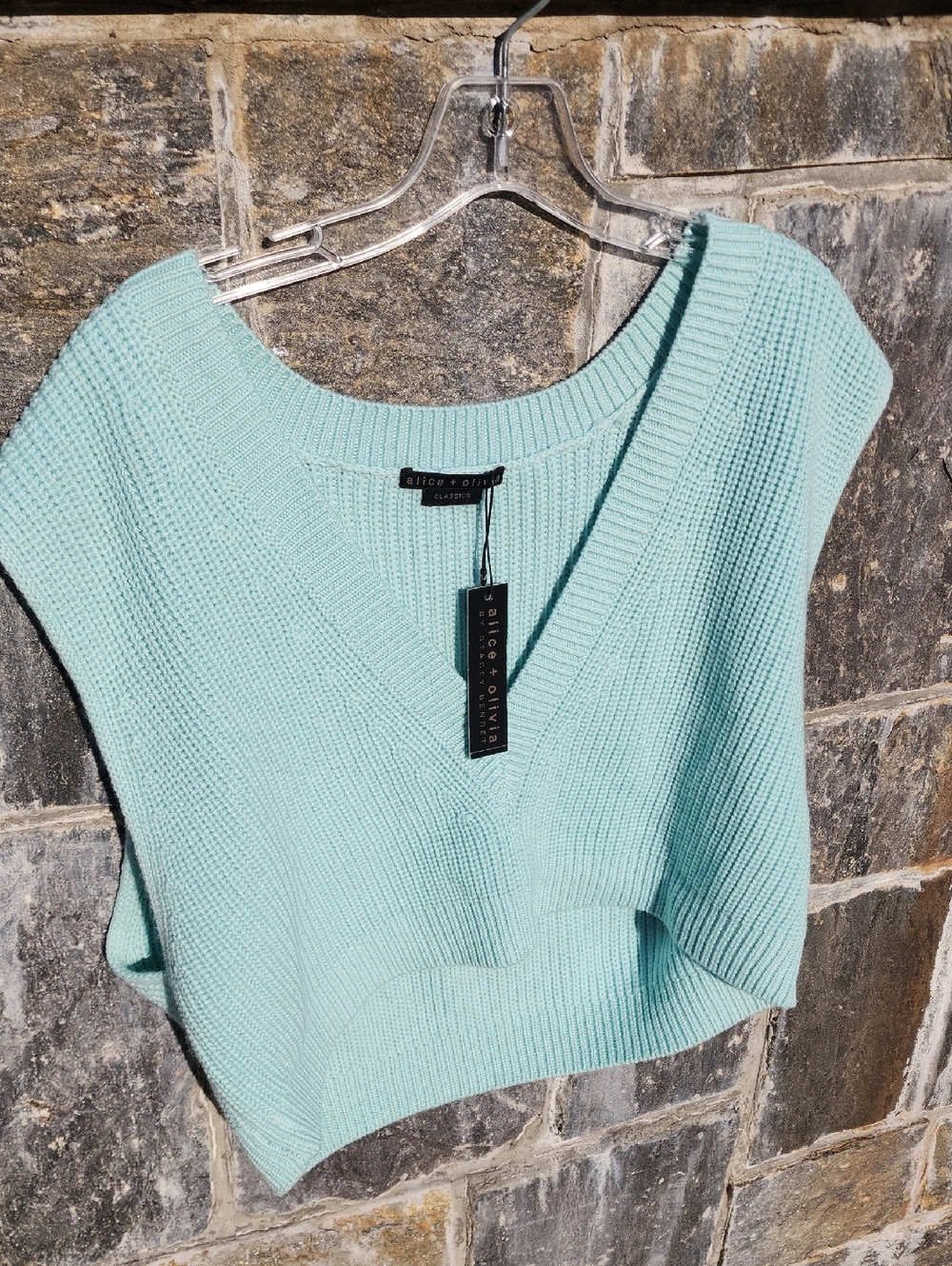 NWT Alice + Olivia By Stacey Bendet V-Neck Cropped Knit Vest In Julep Medium